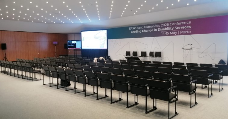 Photo of the empty room of the Conference